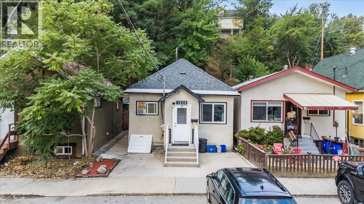 1220 Tamarac Avenue, Trail, British Columbia  V1R 4J1 - Photo 1 - 10397867