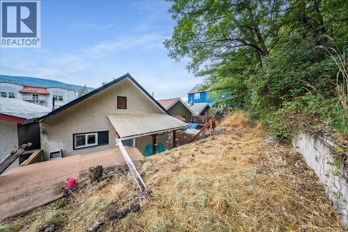 1220 Tamarac Avenue, Trail, British Columbia  V1R 4J1 - Photo 24 - 10397867