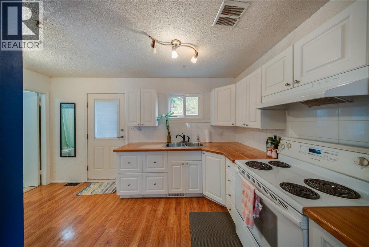 1220 Tamarac Avenue, Trail, British Columbia  V1R 4J1 - Photo 4 - 10397867