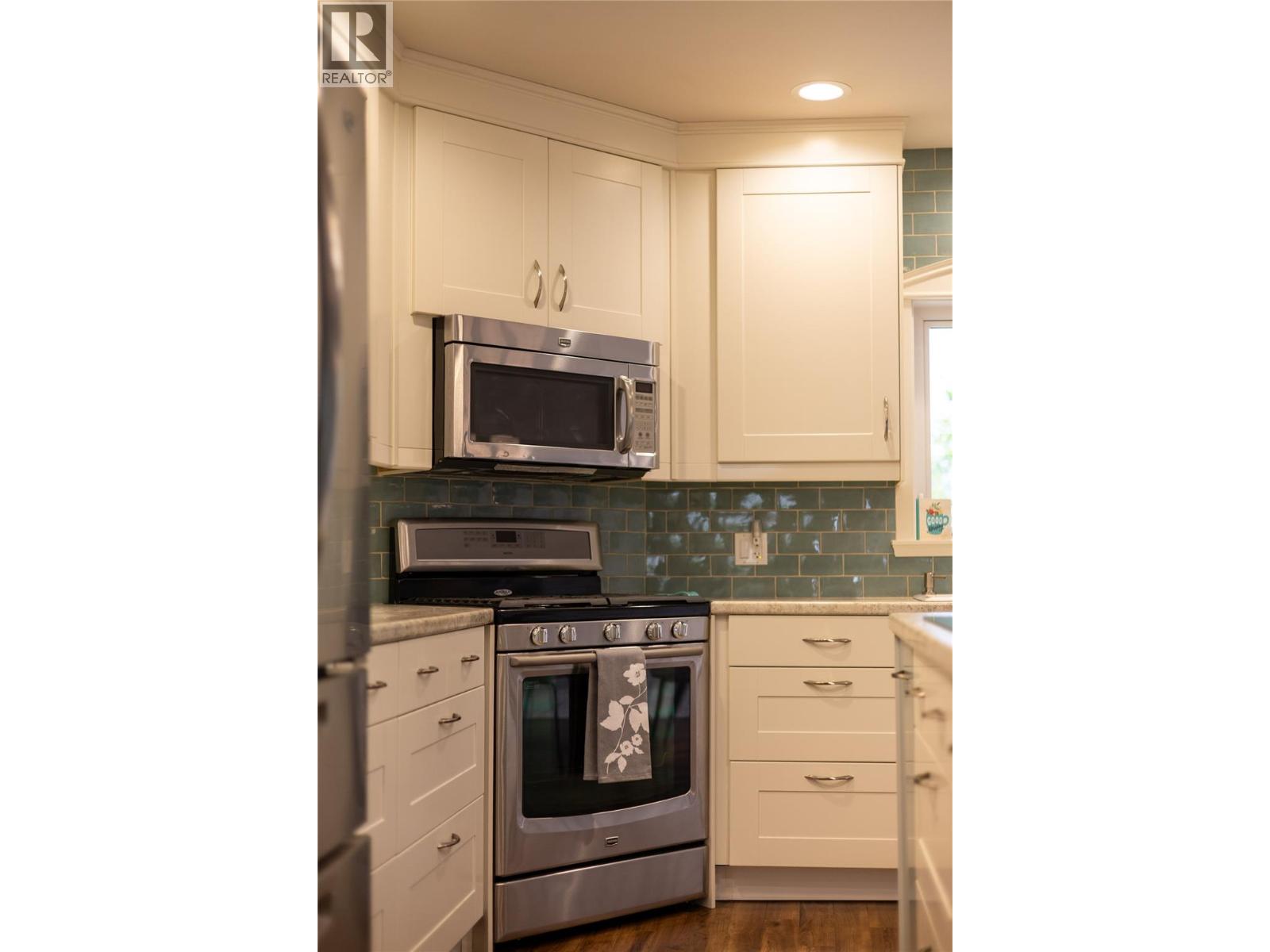 1007 Fourth Street, Nelson, British Columbia  V1L 2T5 - Photo 13 - 10397765