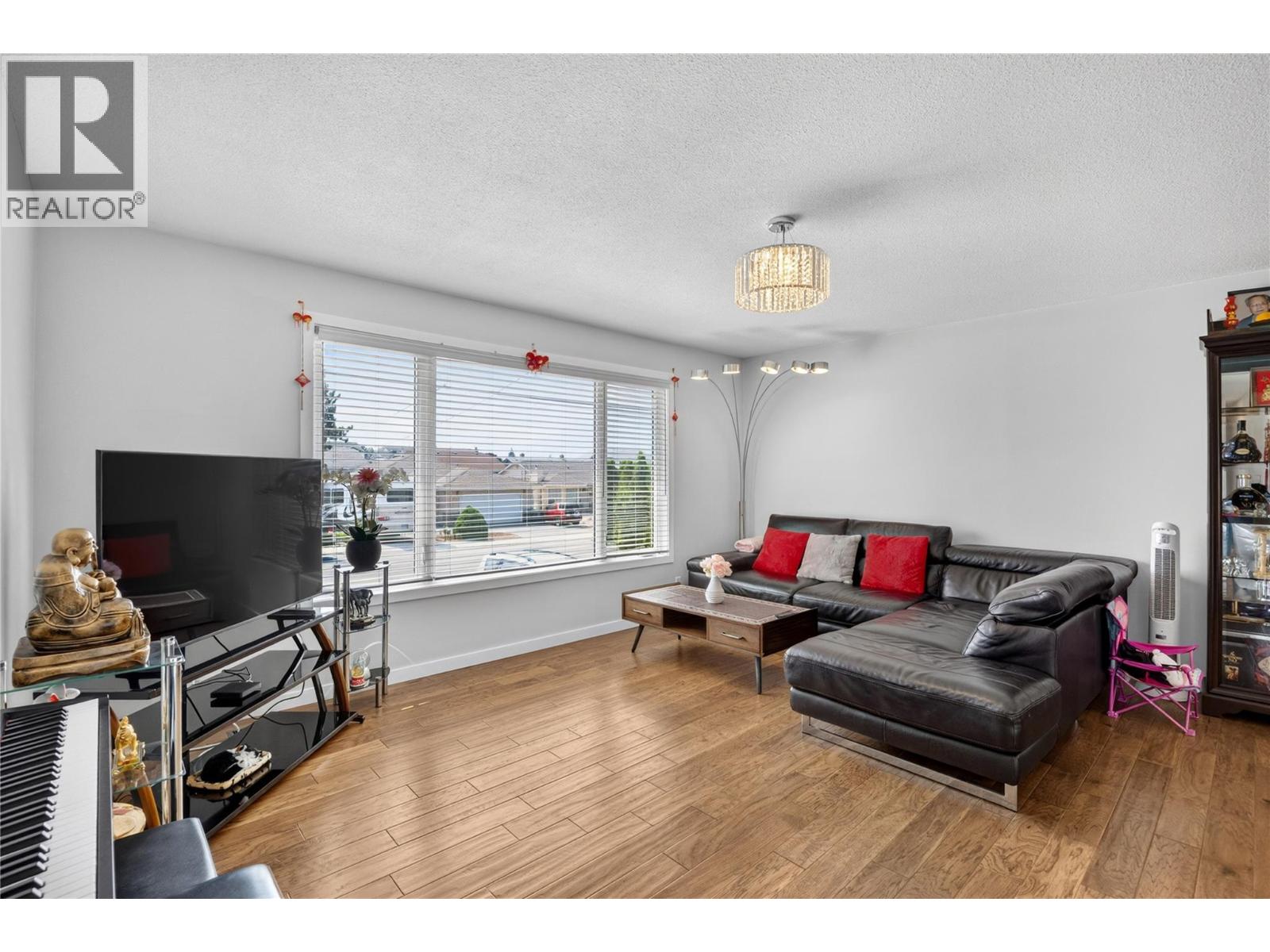 127 Okanagan Avenue W, Penticton, British Columbia  V2A 3L2 - Photo 2 - 10397834