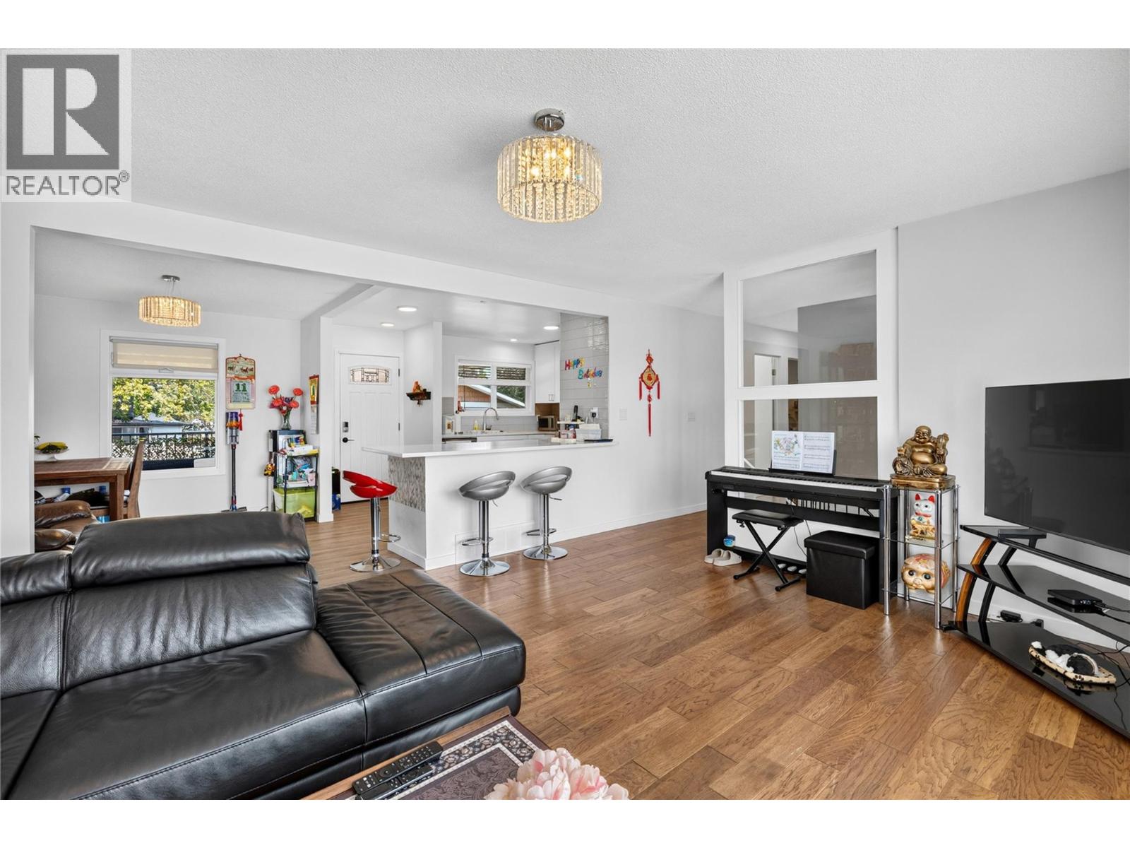127 Okanagan Avenue W, Penticton, British Columbia  V2A 3L2 - Photo 4 - 10397834