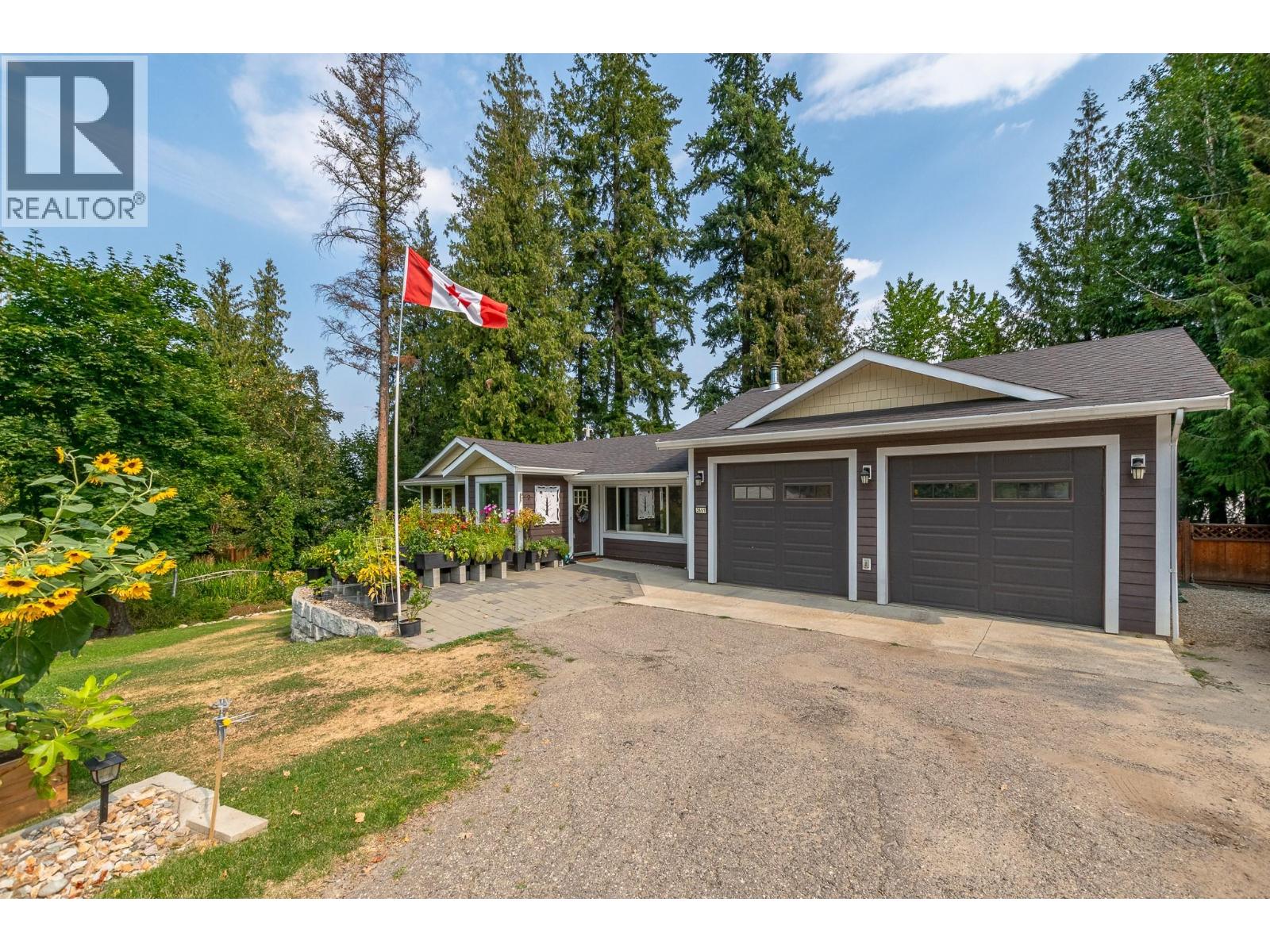 2651 Okanagan Avenue Ne, Salmon Arm, British Columbia  V1E 2T2 - Photo 2 - 10396806