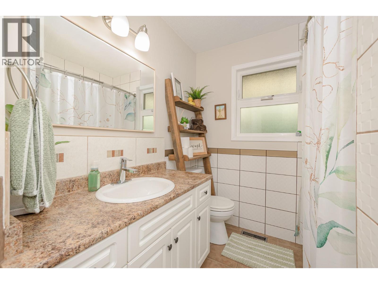 2651 Okanagan Avenue Ne, Salmon Arm, British Columbia  V1E 2T2 - Photo 34 - 10396806