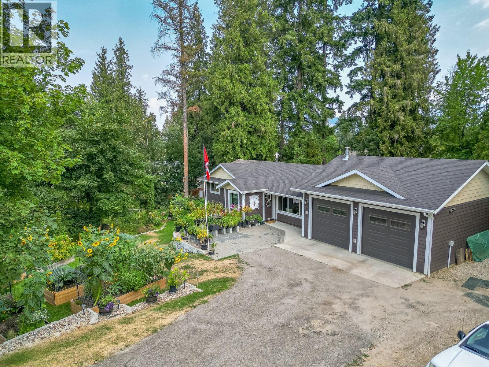 2651 Okanagan Avenue Ne, Salmon Arm, British Columbia  V1E 2T2 - Photo 4 - 10396806