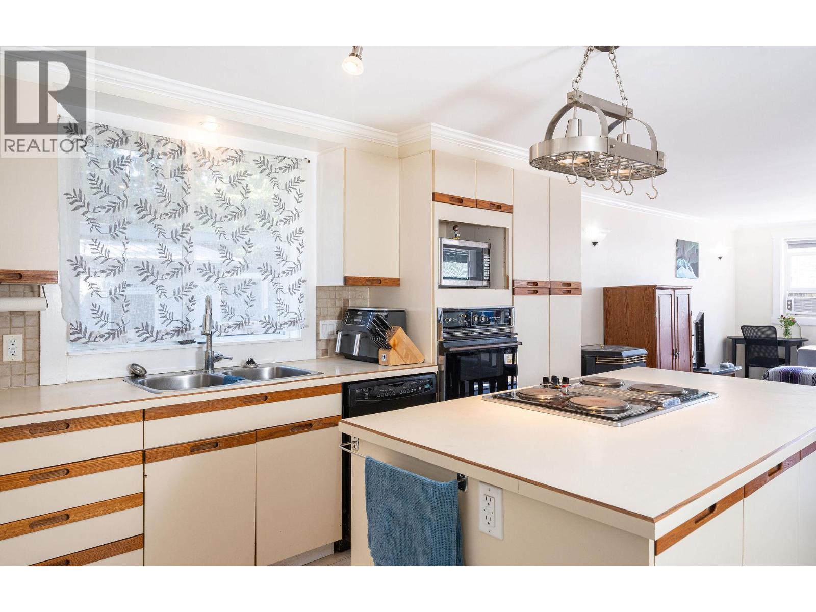 1204 Maplewood Street Unit# 2, Revelstoke, British Columbia  V0E 2S0 - Photo 11 - 10396935