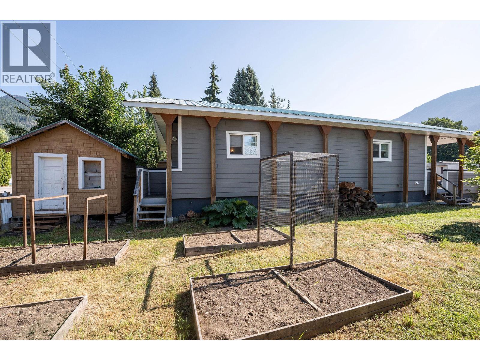 1204 Maplewood Street Unit# 2, Revelstoke, British Columbia  V0E 2S0 - Photo 4 - 10396935