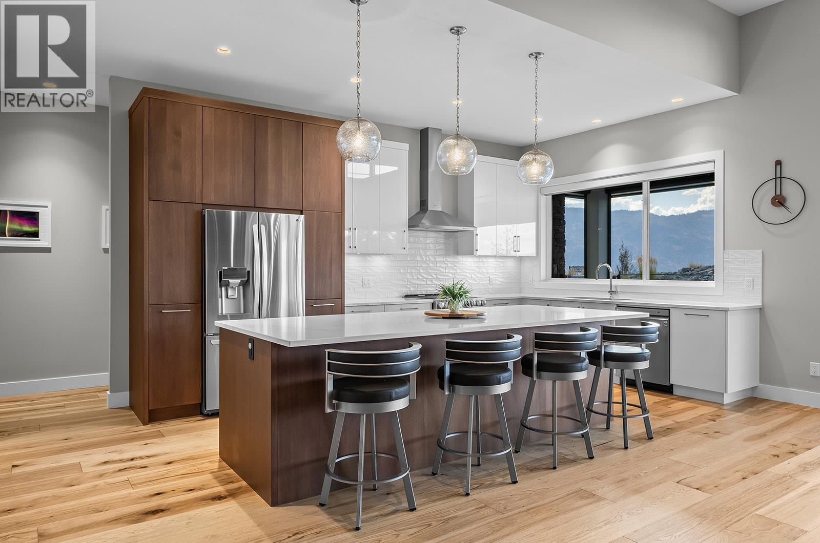 10018 Beacon Hill Drive, Lake Country, British Columbia  V4V 0A9 - Photo 6 - 10397930