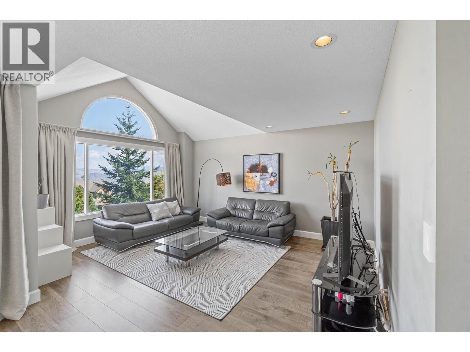 961 Greystone Crescent, Kamloops, British Columbia  V1S 1K7 - Photo 3 - 10397651