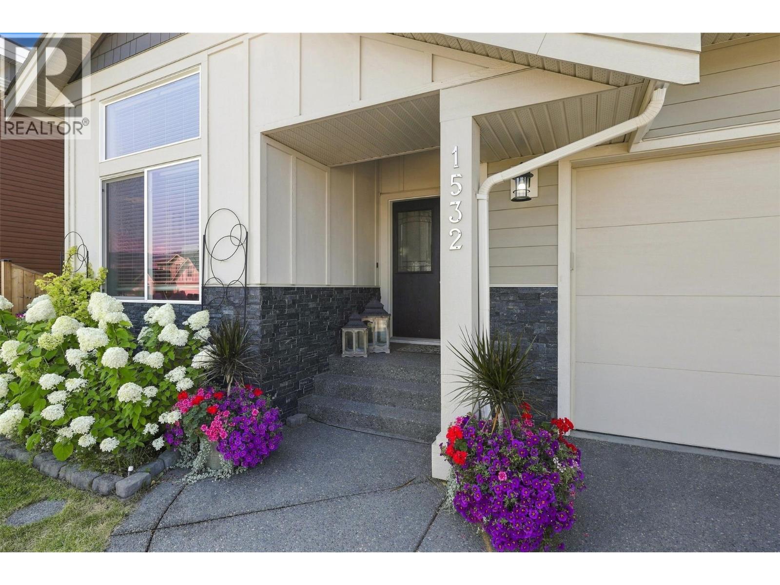 1532 Emerald Drive, Kamloops, British Columbia  V2E 0C1 - Photo 2 - 10397985