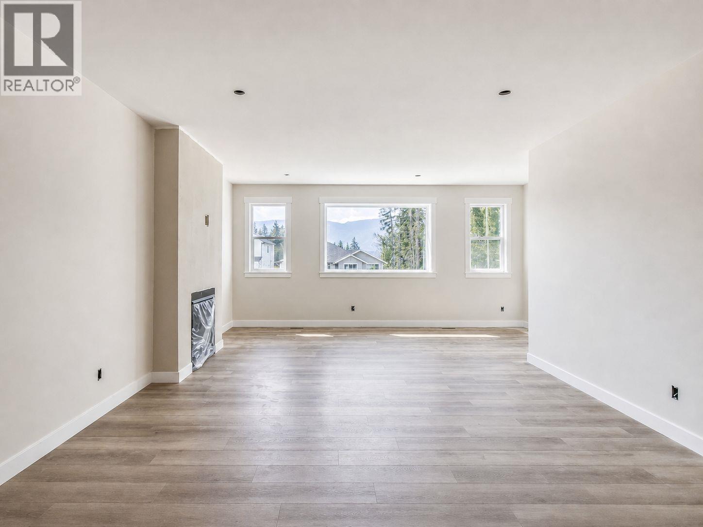 1450 21 Street Ne, Salmon Arm, British Columbia  V1E 0G8 - Photo 3 - 10397862