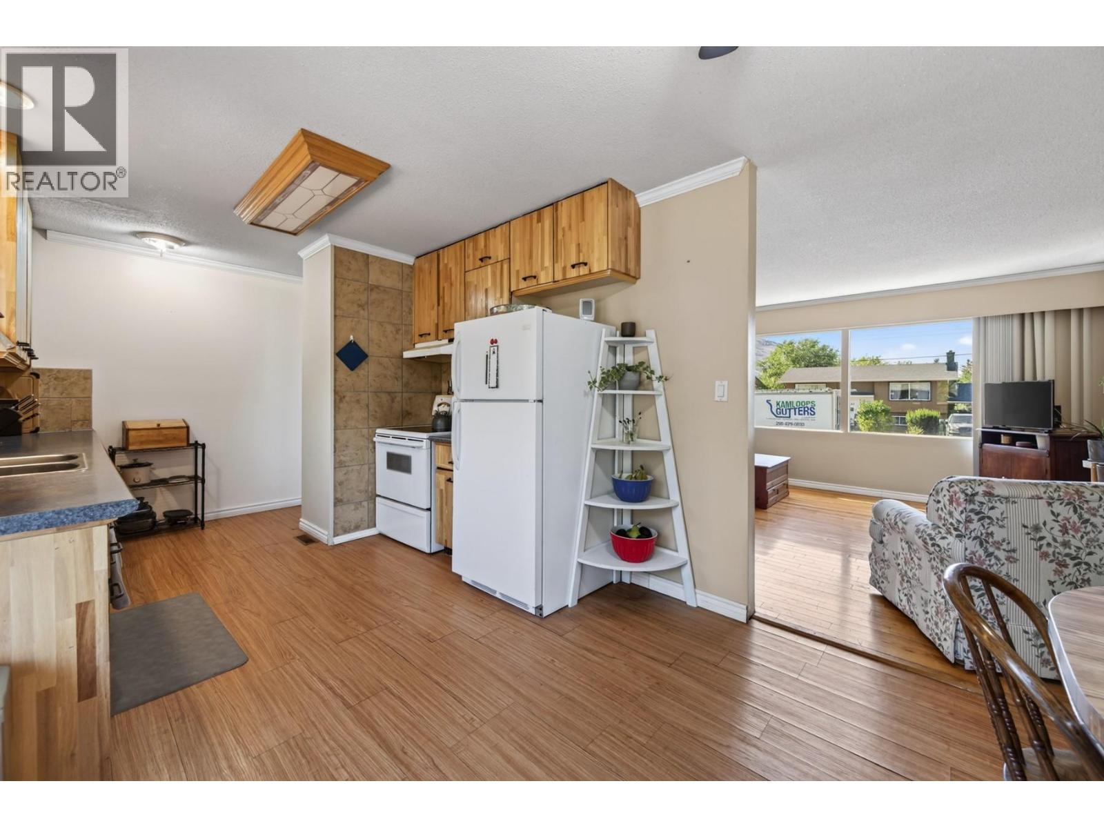 686 Sicamore Drive, Kamloops, British Columbia  V2B 6R5 - Photo 7 - 10398002