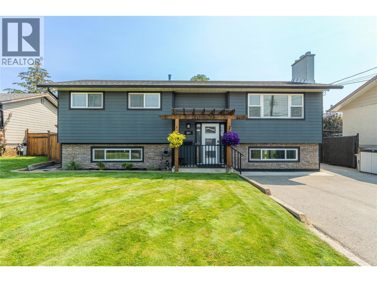 667 Cambridge Crescent, Kamloops, British Columbia  V2B 5B7 - Photo 1 - 10398022