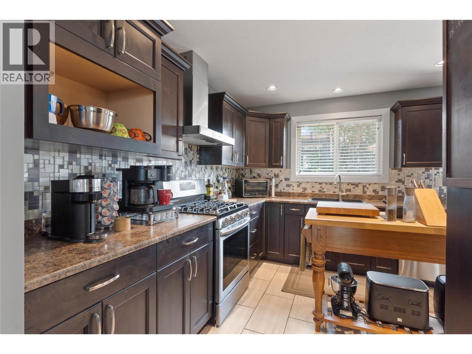 667 Cambridge Crescent, Kamloops, British Columbia  V2B 5B7 - Photo 10 - 10398022