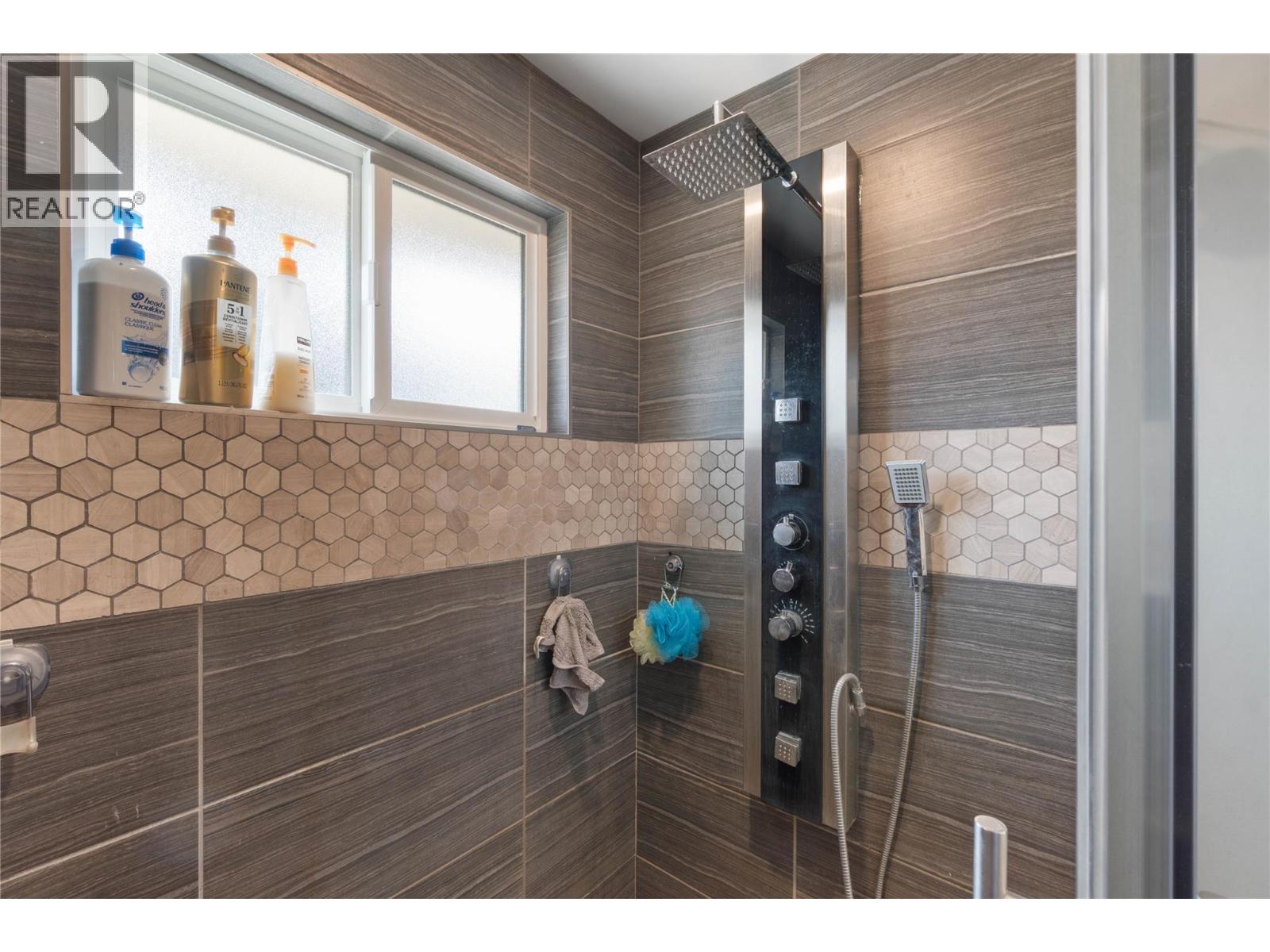 667 Cambridge Crescent, Kamloops, British Columbia  V2B 5B7 - Photo 14 - 10398022