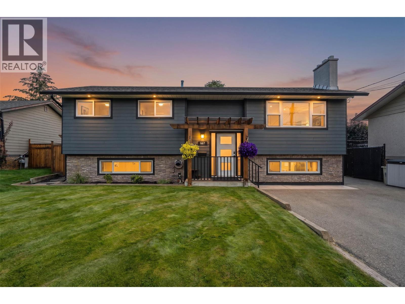 667 Cambridge Crescent, Kamloops, British Columbia  V2B 5B7 - Photo 2 - 10398022