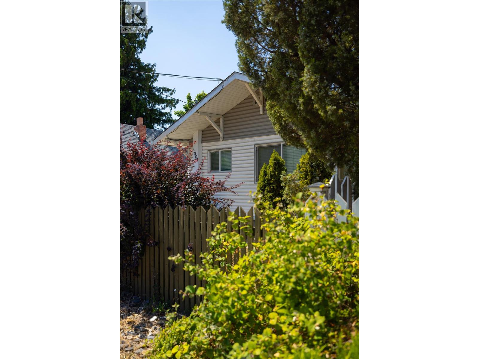 3004 38 Street, Vernon, British Columbia  V1T 6H6 - Photo 3 - 10397419