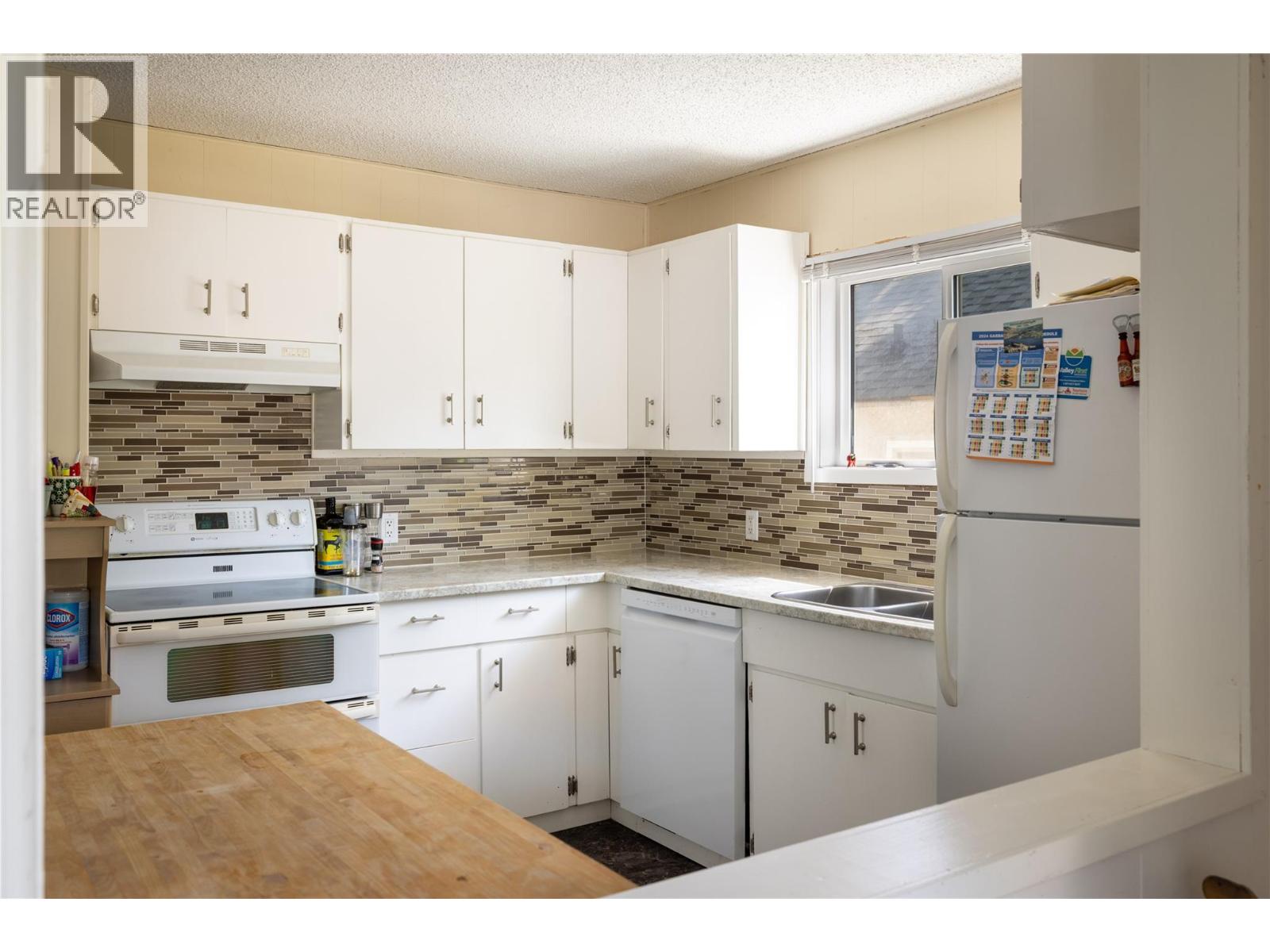 3004 38 Street, Vernon, British Columbia  V1T 6H6 - Photo 7 - 10397419