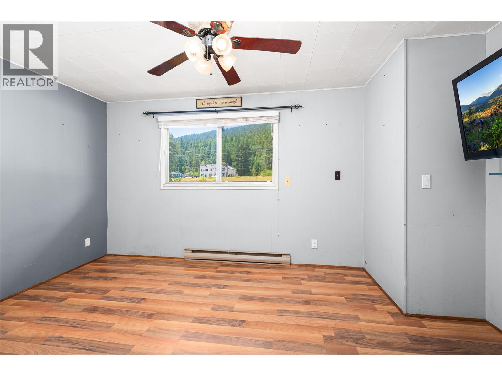9005 3 & 95 Highway, Yahk, British Columbia  V0B 2P0 - Photo 13 - 10398013