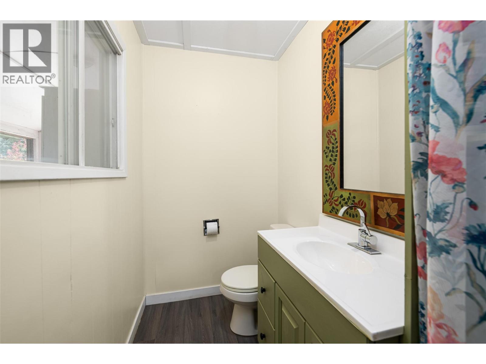 9005 3 & 95 Highway, Yahk, British Columbia  V0B 2P0 - Photo 15 - 10398013