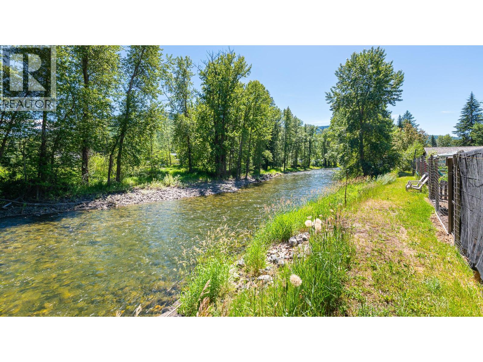 9005 3 & 95 Highway, Yahk, British Columbia  V0B 2P0 - Photo 23 - 10398013