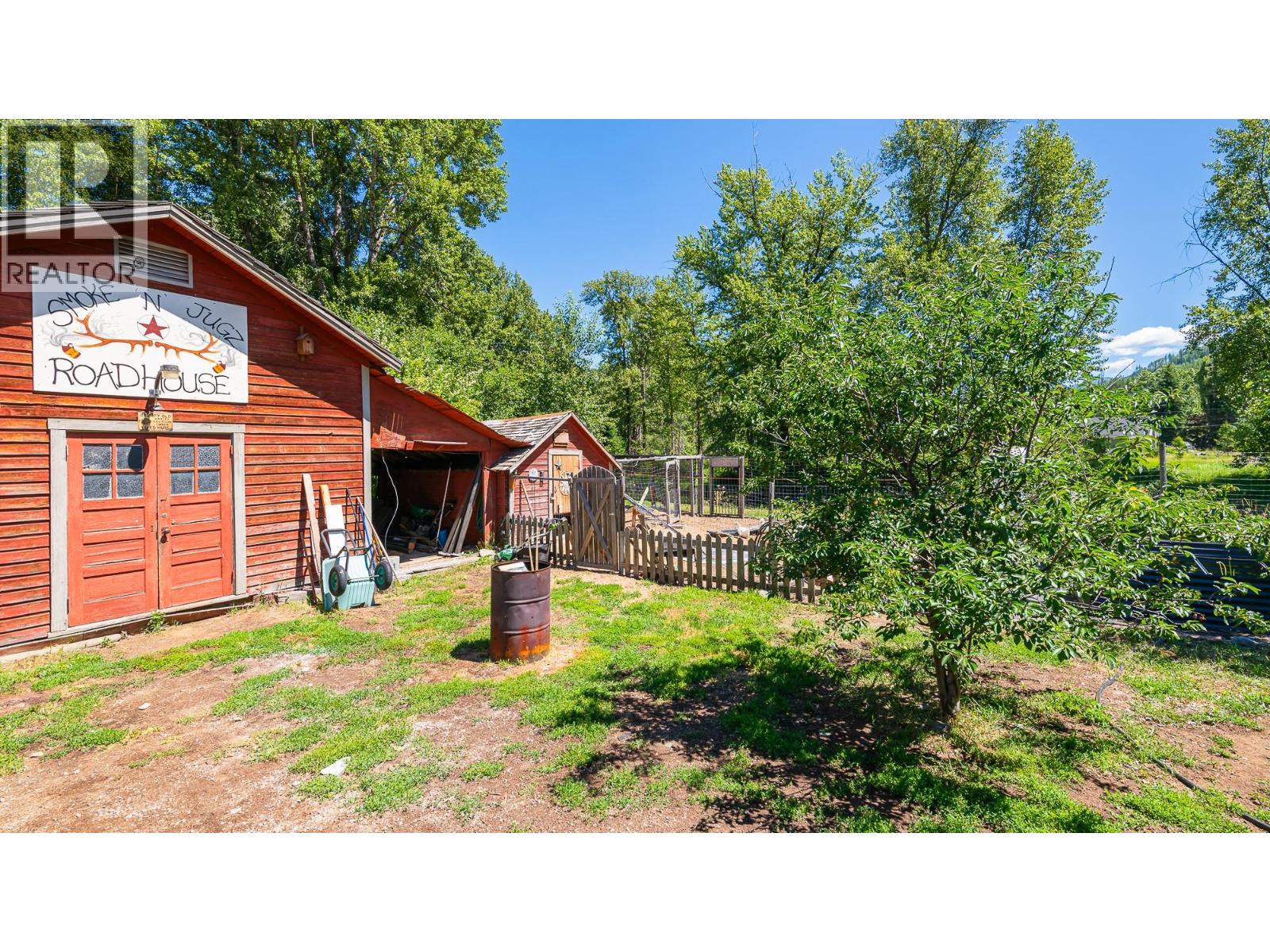 9005 3 & 95 Highway, Yahk, British Columbia  V0B 2P0 - Photo 25 - 10398013