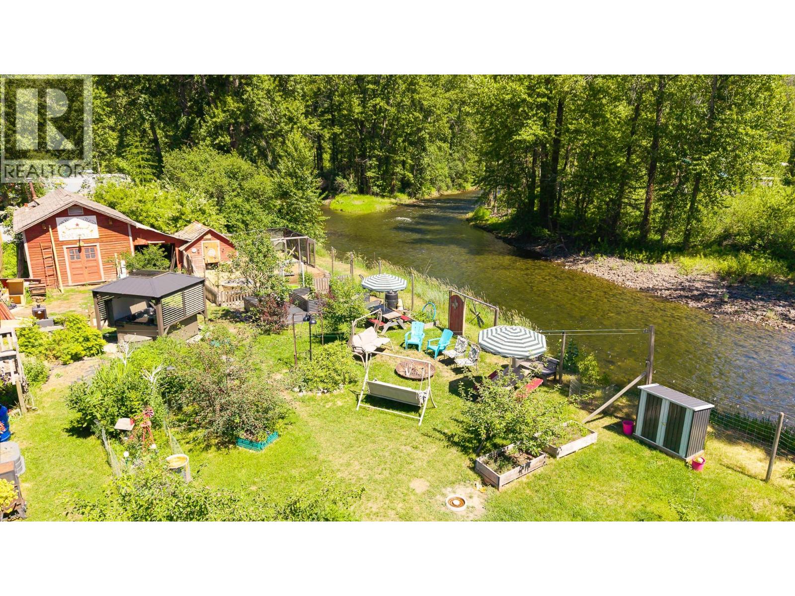 9005 3 & 95 Highway, Yahk, British Columbia  V0B 2P0 - Photo 3 - 10398013