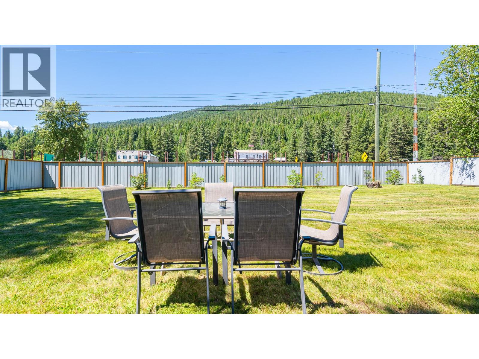 9005 3 & 95 Highway, Yahk, British Columbia  V0B 2P0 - Photo 6 - 10398013