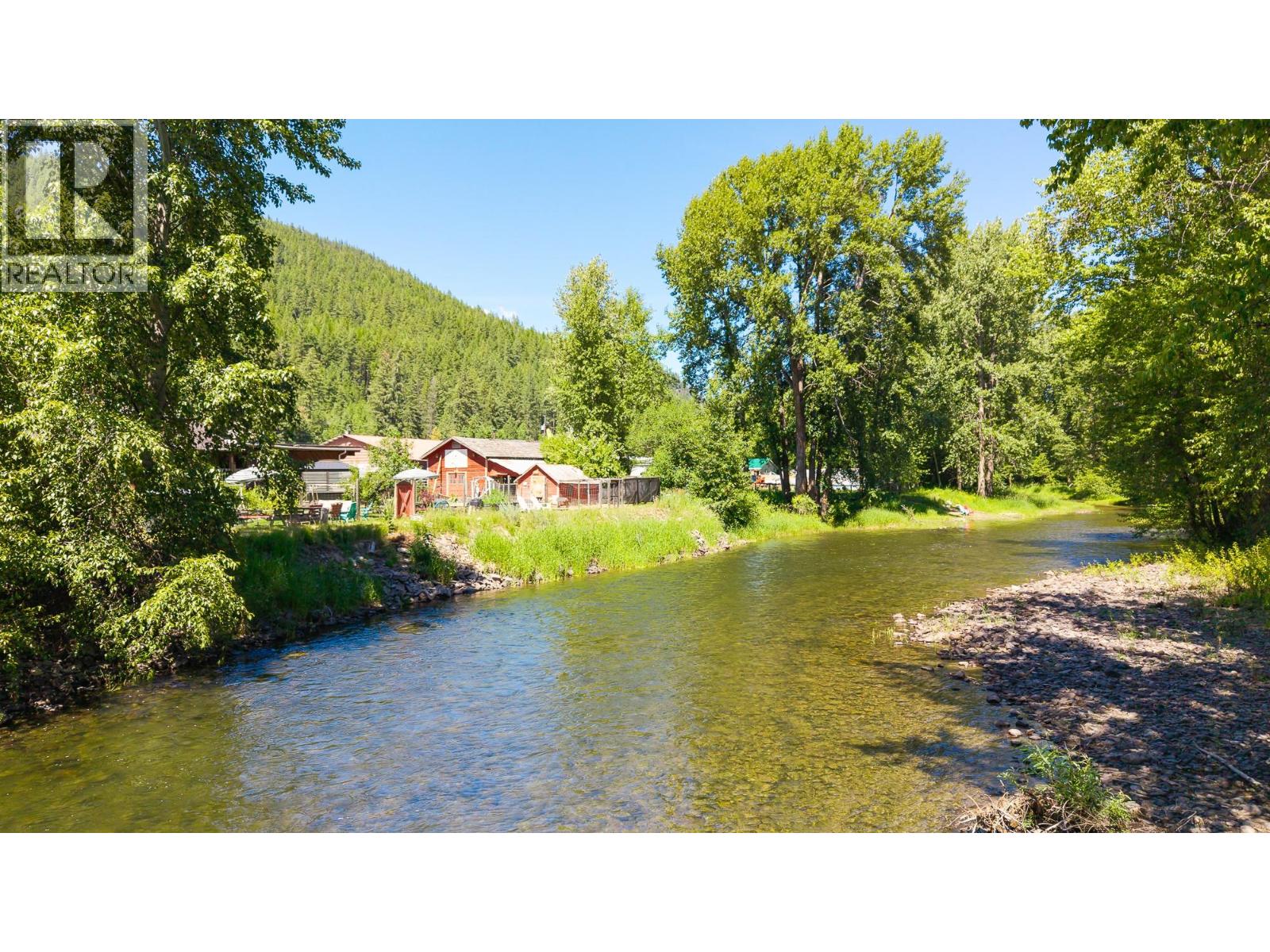 9005 3 & 95 Highway, Yahk, British Columbia  V0B 2P0 - Photo 29 - 10398001