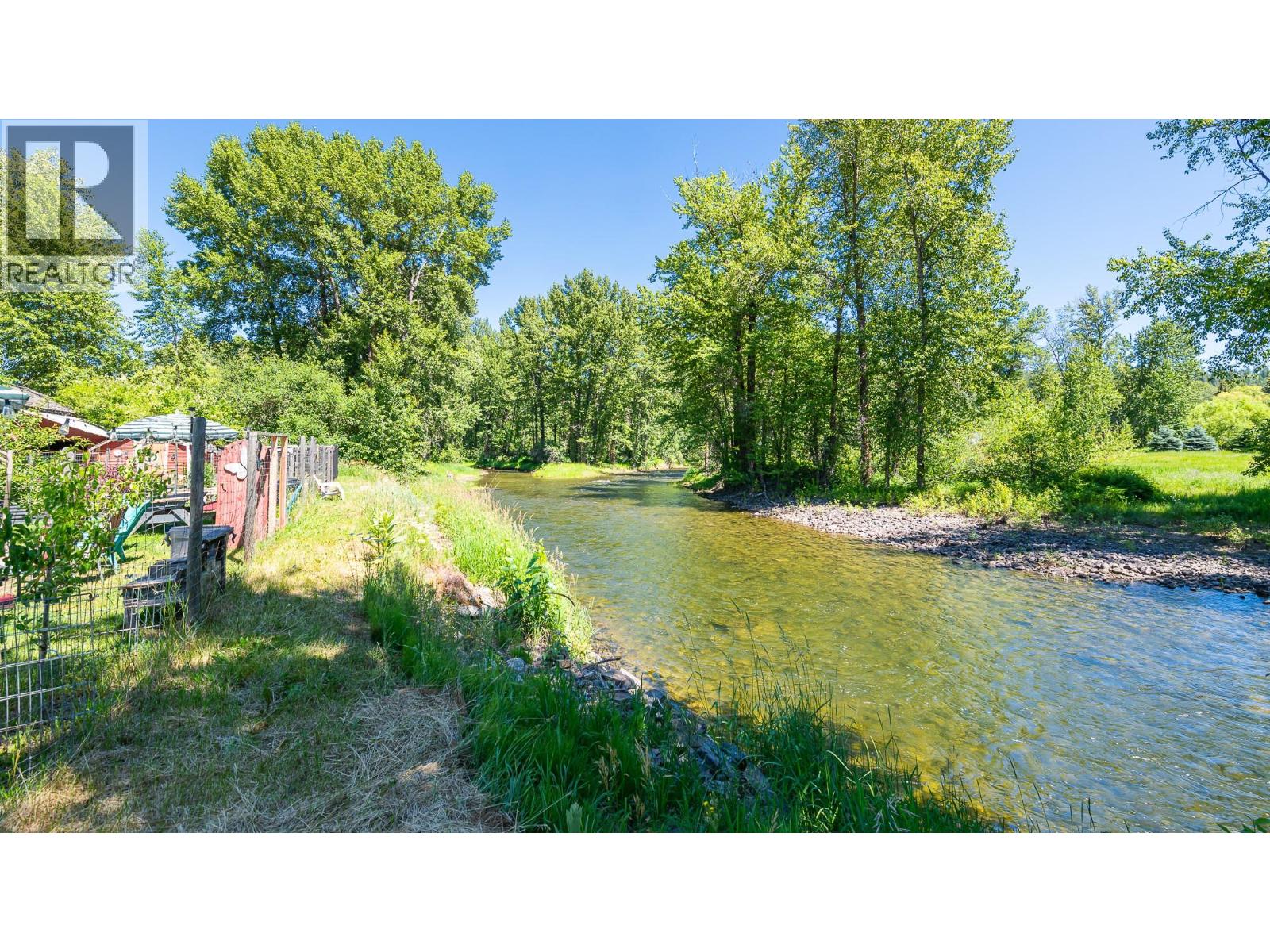 9005 3 & 95 Highway, Yahk, British Columbia  V0B 2P0 - Photo 31 - 10398001