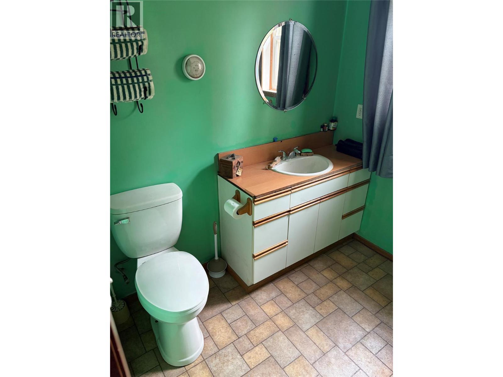 7465 Broadwater Road, Castlegar, British Columbia  V1N 4V8 - Photo 20 - 10396818
