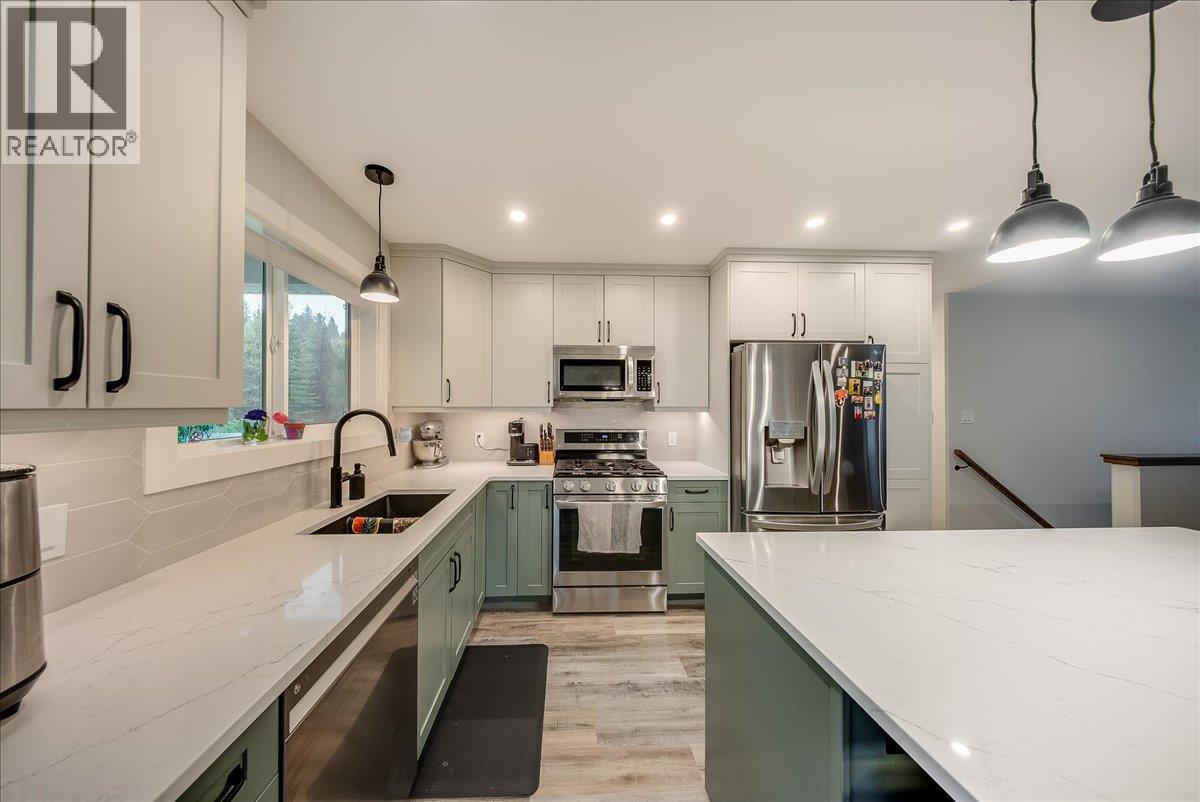 1065 Lower China Creek Road, Castlegar, British Columbia  V0G 1G0 - Photo 10 - 10397740