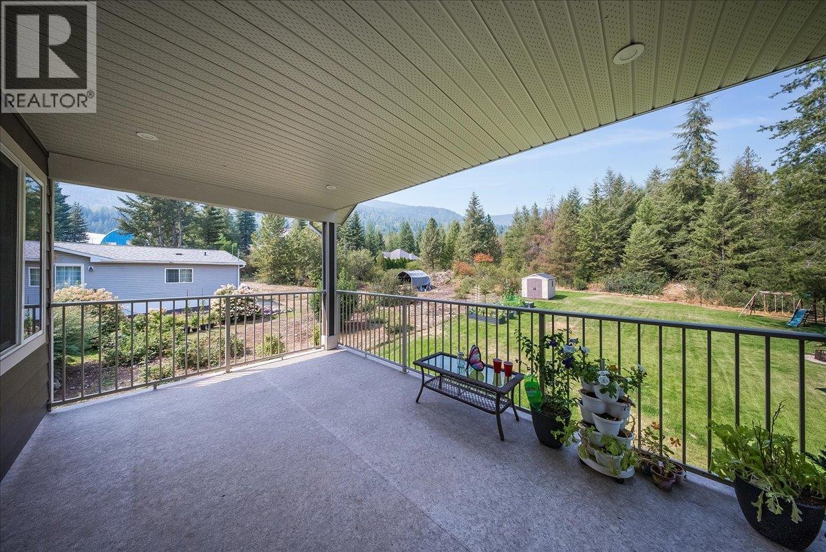 1065 Lower China Creek Road, Castlegar, British Columbia  V0G 1G0 - Photo 15 - 10397740