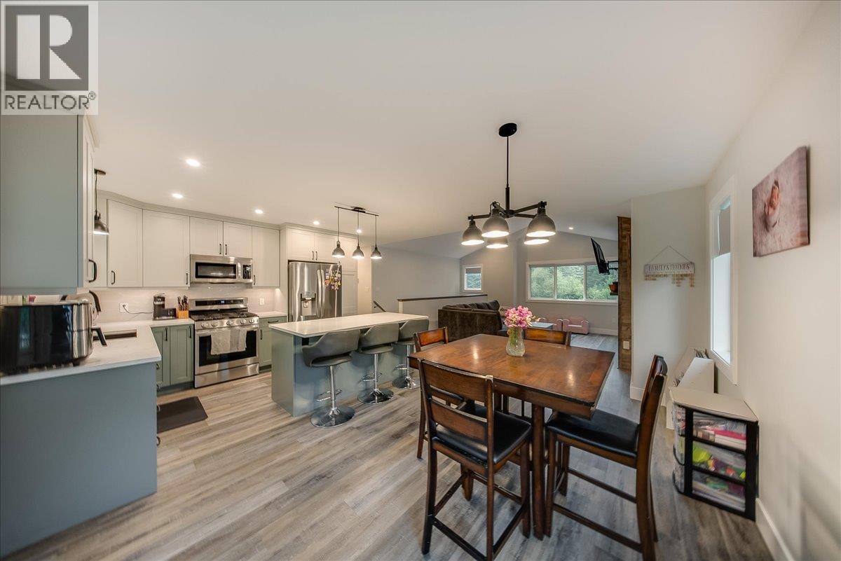 1065 Lower China Creek Road, Castlegar, British Columbia  V0G 1G0 - Photo 17 - 10397740