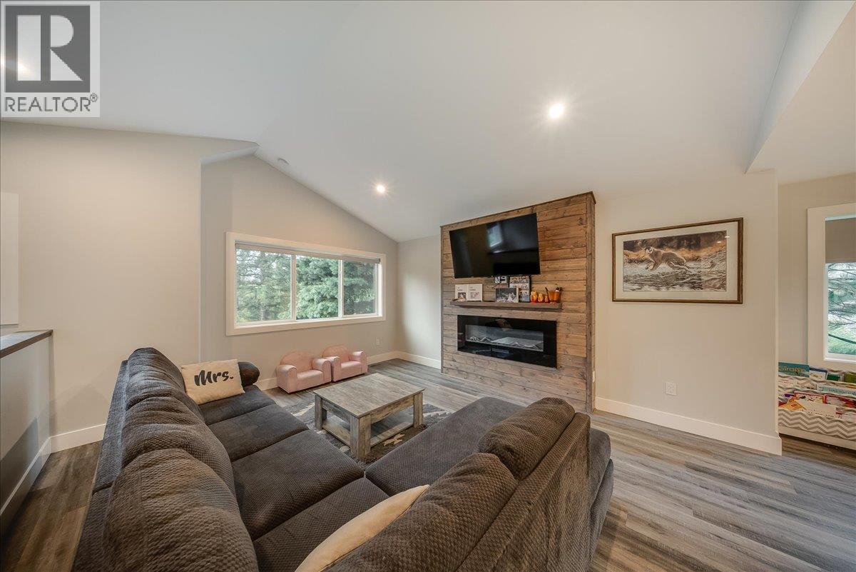 1065 Lower China Creek Road, Castlegar, British Columbia  V0G 1G0 - Photo 18 - 10397740