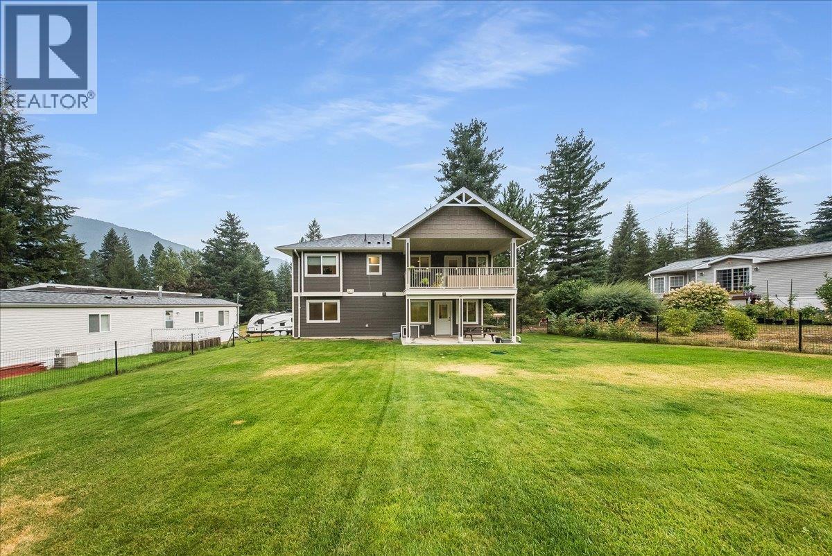 1065 Lower China Creek Road, Castlegar, British Columbia  V0G 1G0 - Photo 2 - 10397740