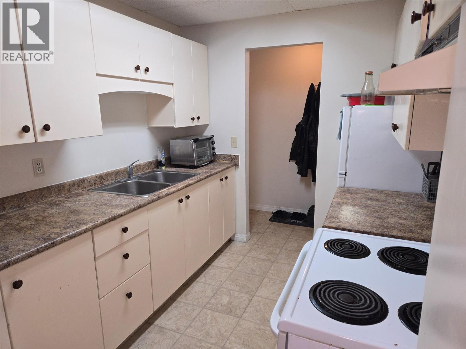 1410 Penticton Avenue Unit# 208, Penticton, British Columbia  V2A 2N5 - Photo 3 - 10397662