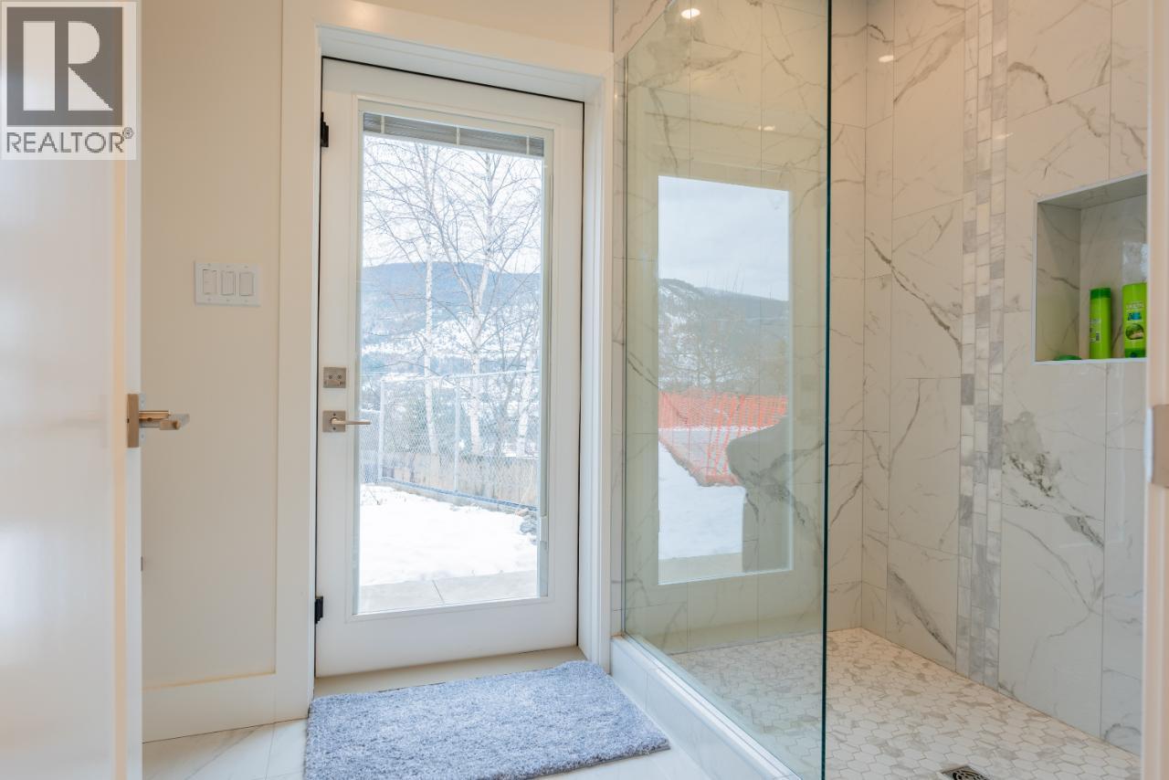 3429 8th Avenue, Castlegar, British Columbia  V1N 4L1 - Photo 46 - 10398040