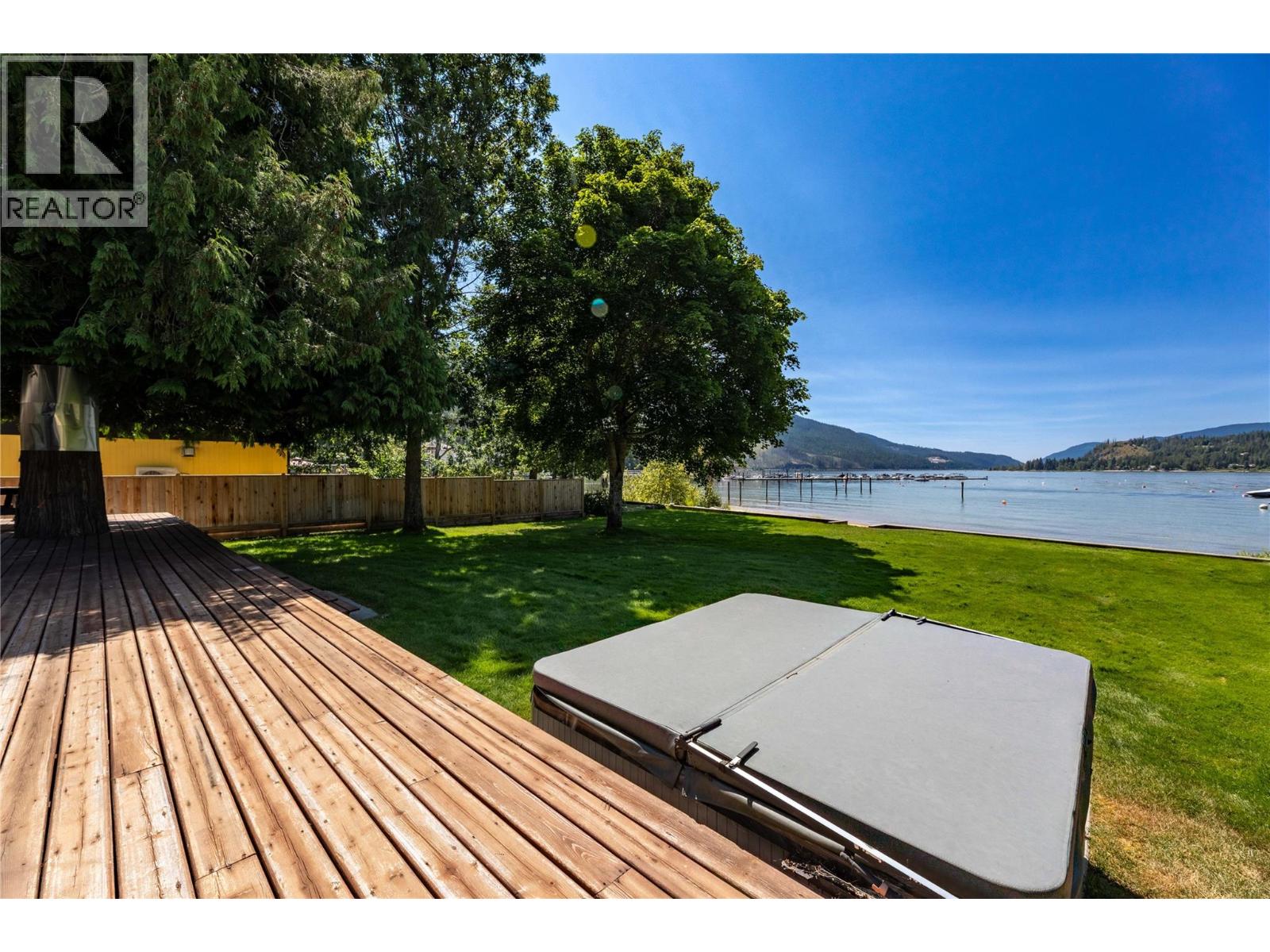 413 97a Highway, Sicamous, British Columbia  V0E 2V1 - Photo 2 - 10398054
