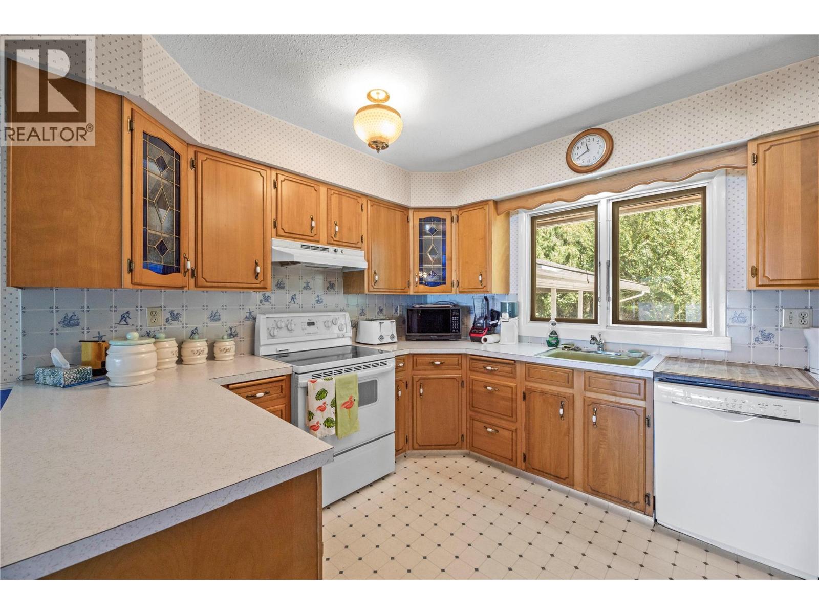 413 97a Highway, Sicamous, British Columbia  V0E 2V1 - Photo 38 - 10398054