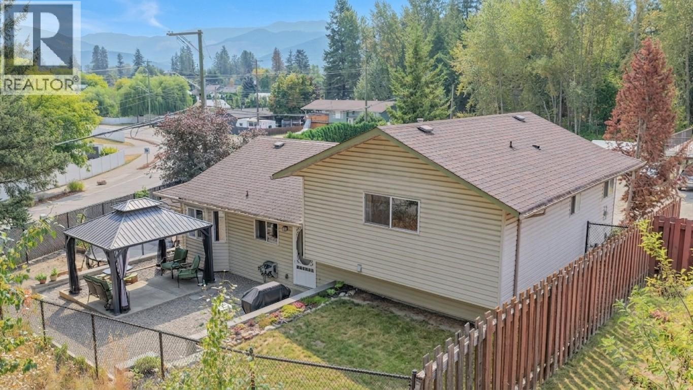 2209 Leblanc Street, Lumby, British Columbia  V0E 2G0 - Photo 2 - 10397937