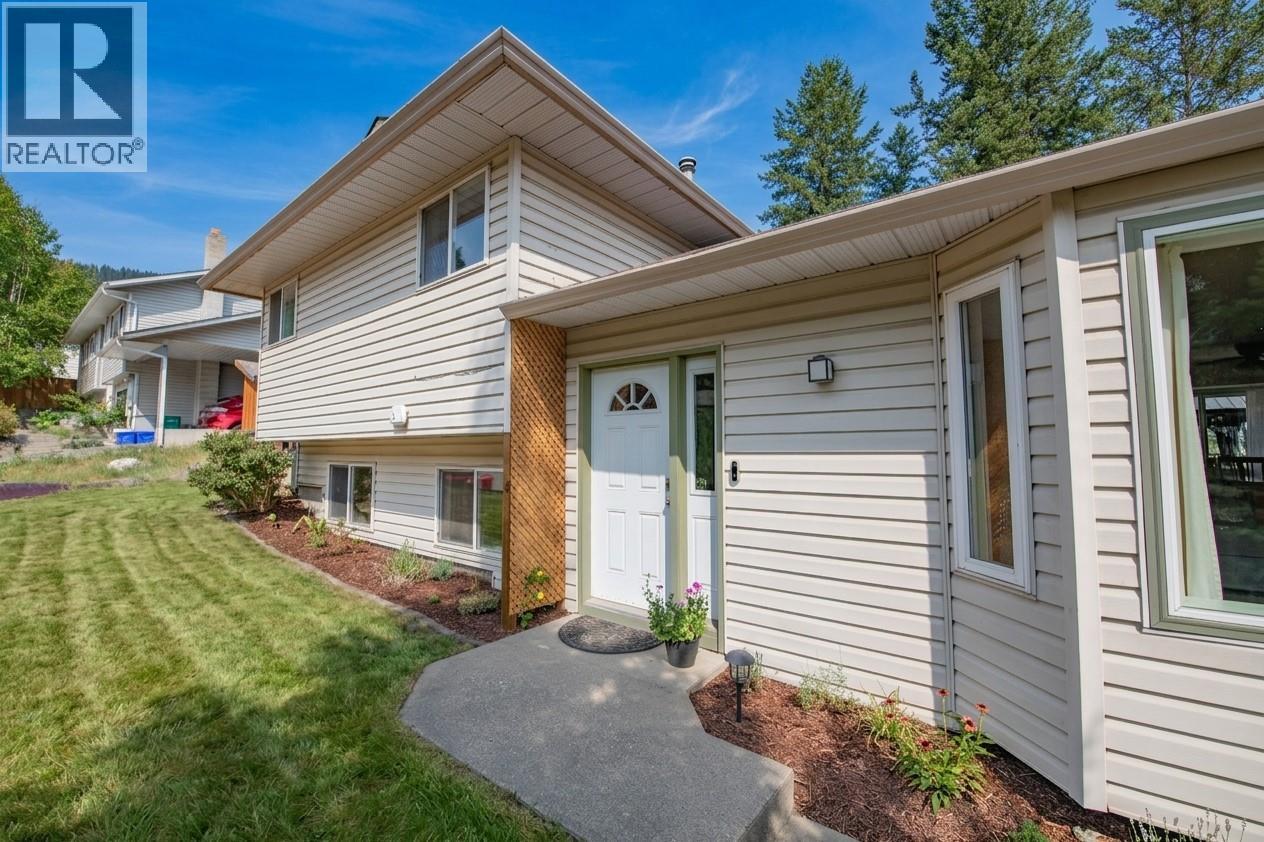 2209 Leblanc Street, Lumby, British Columbia  V0E 2G0 - Photo 3 - 10397937