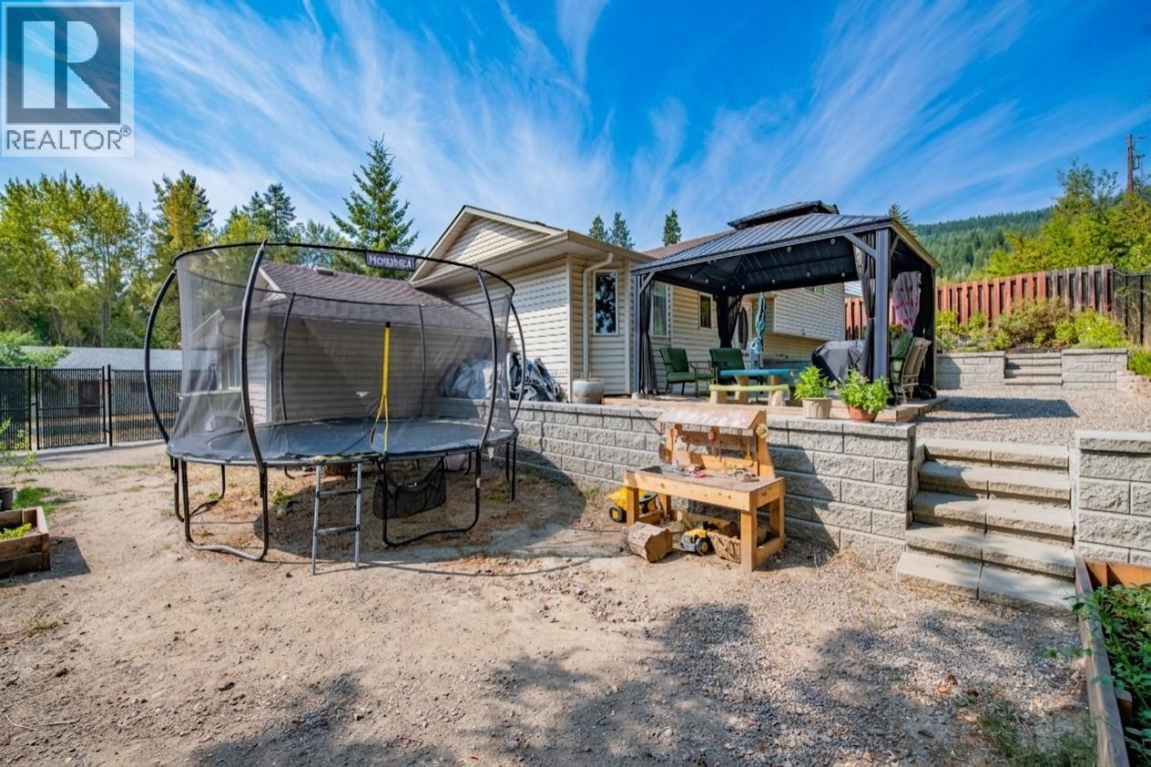 2209 Leblanc Street, Lumby, British Columbia  V0E 2G0 - Photo 45 - 10397937