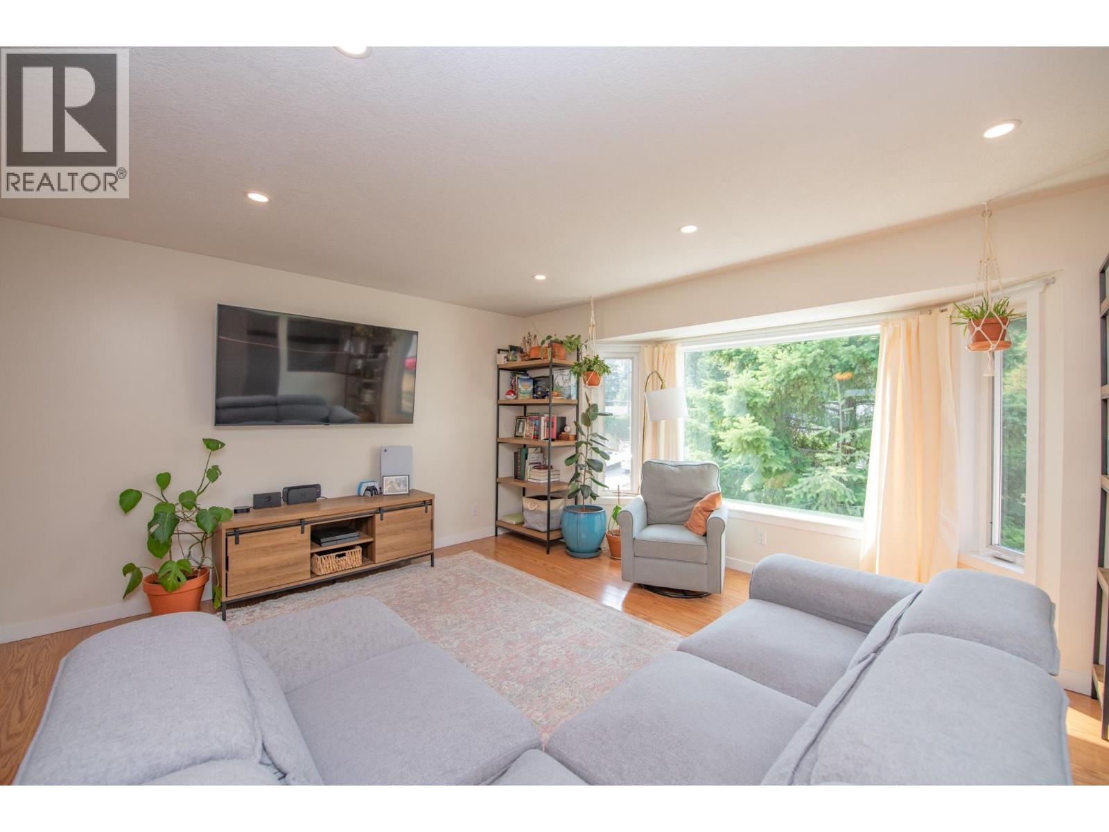 2209 Leblanc Street, Lumby, British Columbia  V0E 2G0 - Photo 6 - 10397937