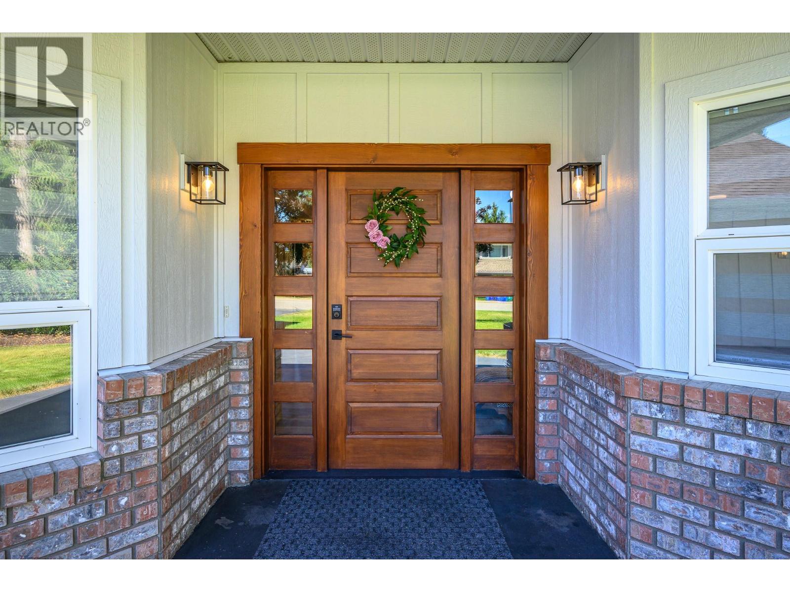 1941 18 Street Se, Salmon Arm, British Columbia  V1E 1L4 - Photo 3 - 10397919
