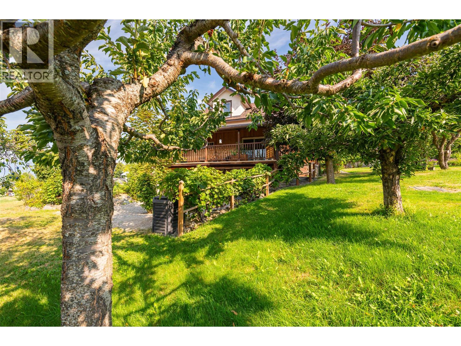 1843 Mclaren Street, Creston, British Columbia  V0B 1G5 - Photo 4 - 10397899