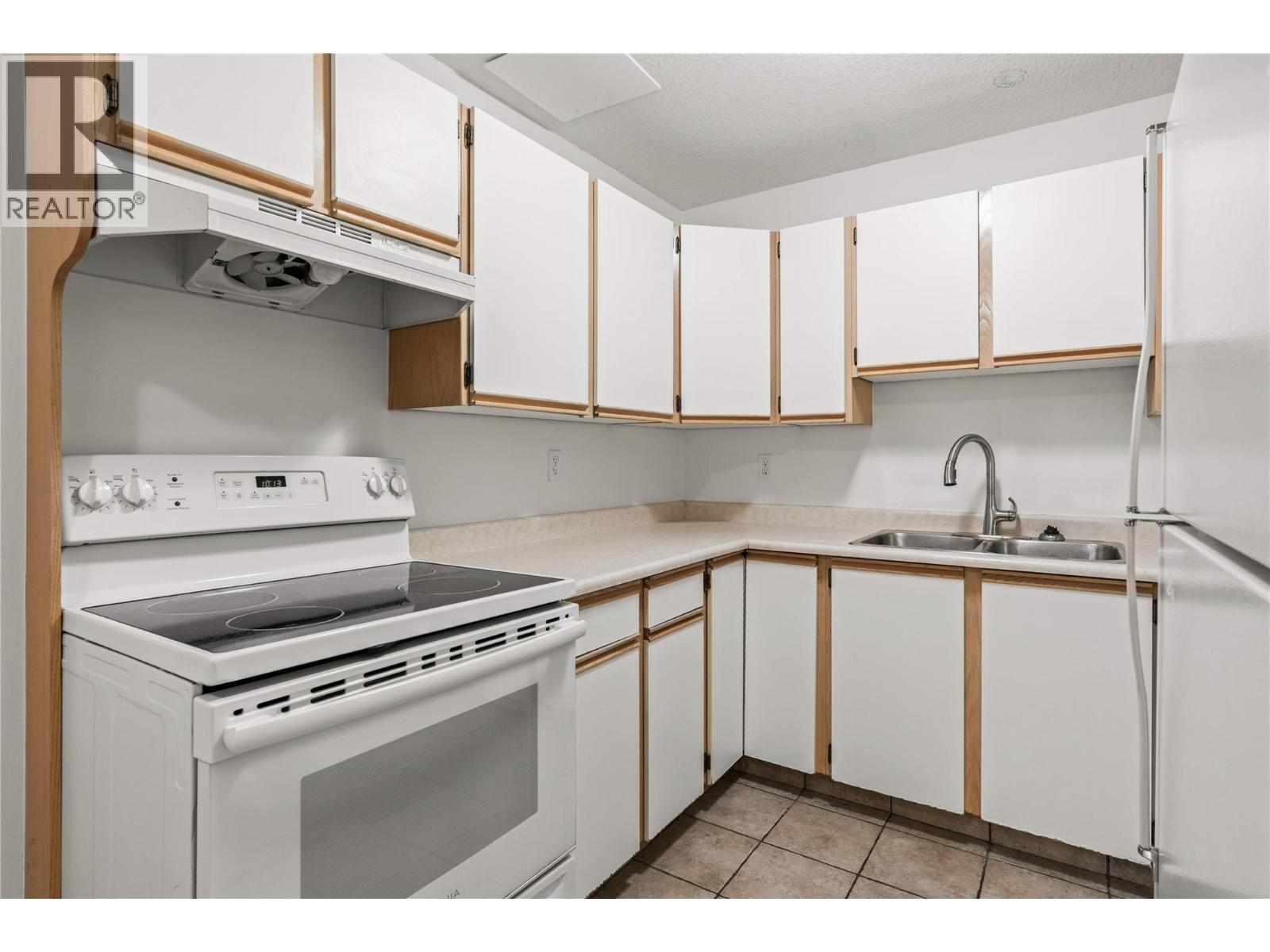 4202 Alexis Park Drive, Vernon, British Columbia  v1t 6h3 - Photo 10 - 10397941