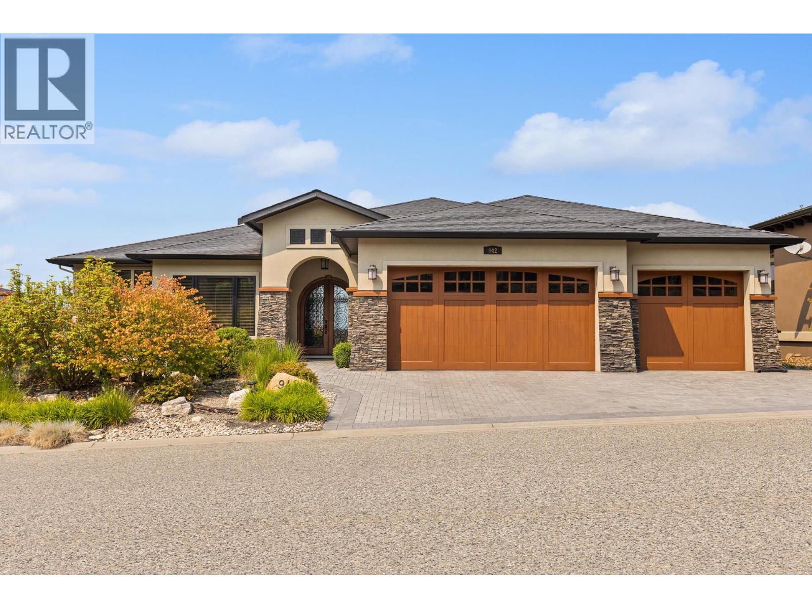 942 Hewetson Avenue, Kelowna, British Columbia  V1W 5H8 - Photo 1 - 10397967