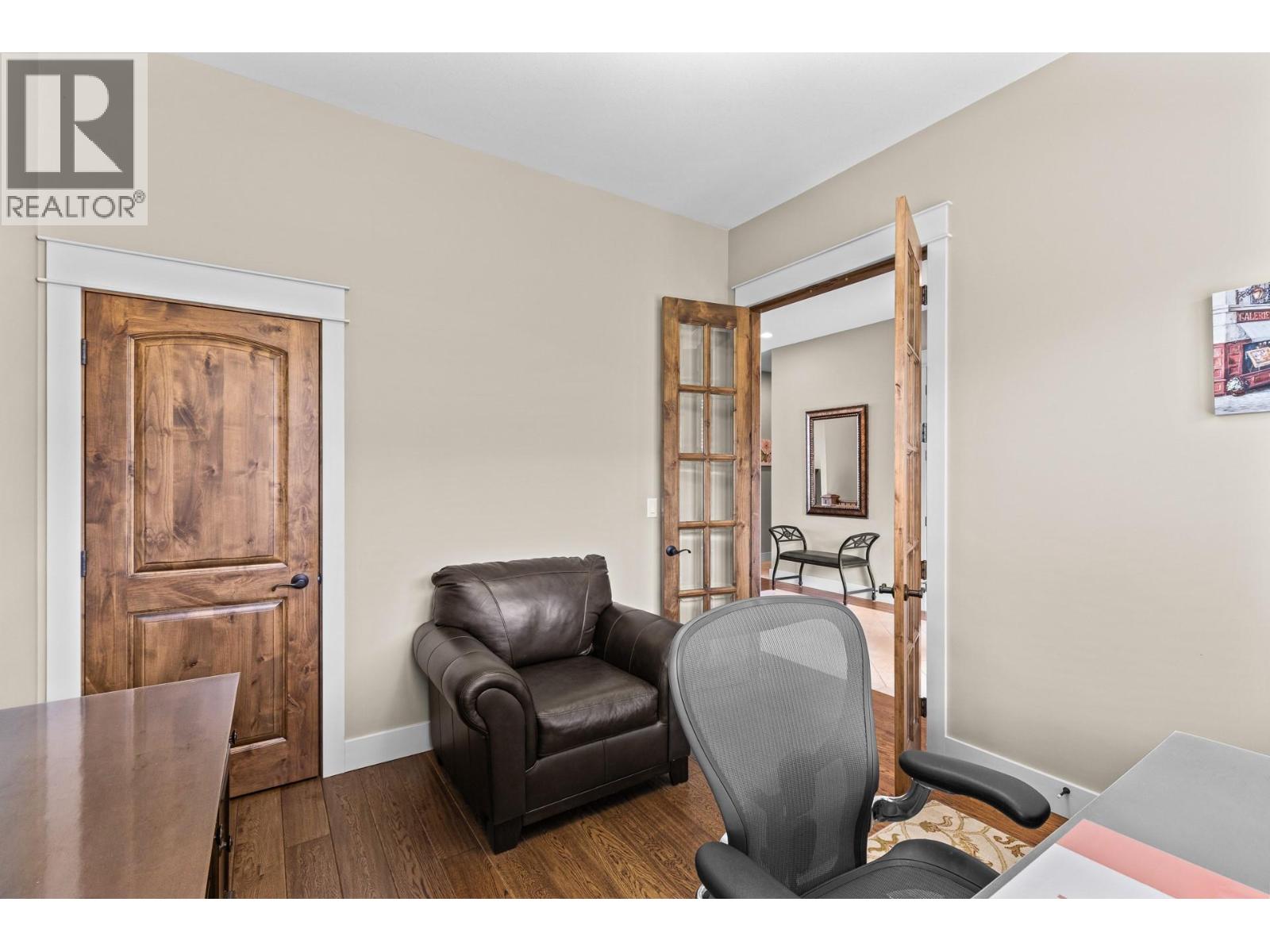 942 Hewetson Avenue, Kelowna, British Columbia  V1W 5H8 - Photo 3 - 10397967