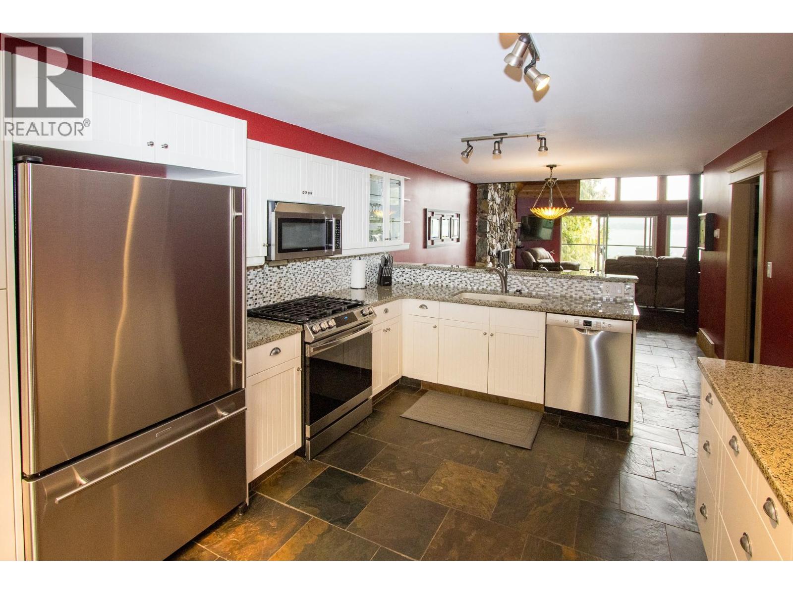 3075 Waverly Rd. Road, Sorrento, British Columbia  V0E 2W1 - Photo 12 - 10397932
